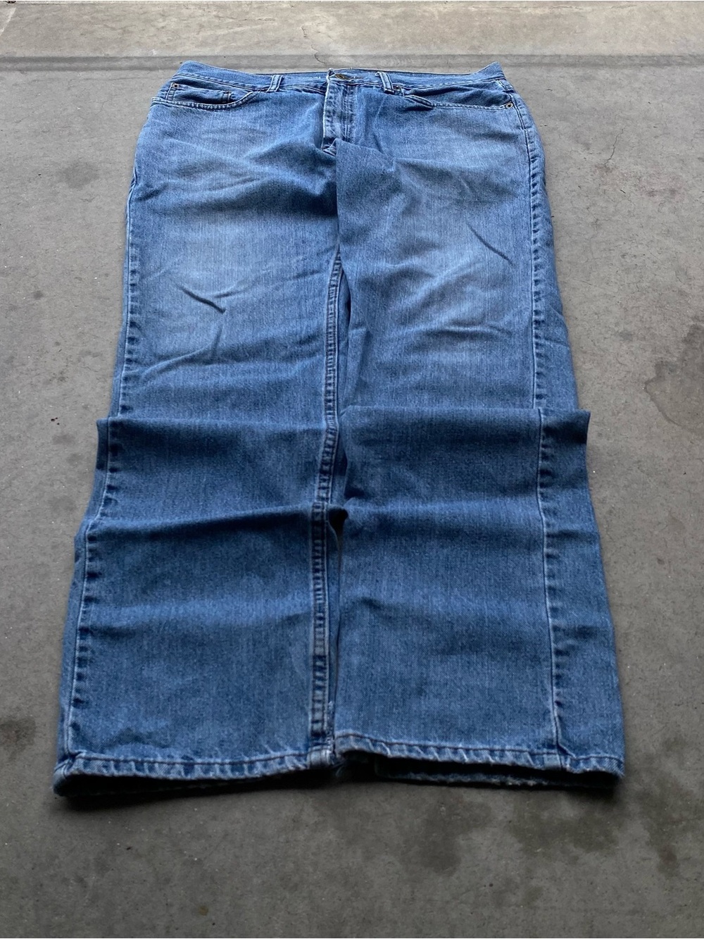 Baggy faded Urban Pipeline medium wash vintage denim jeans